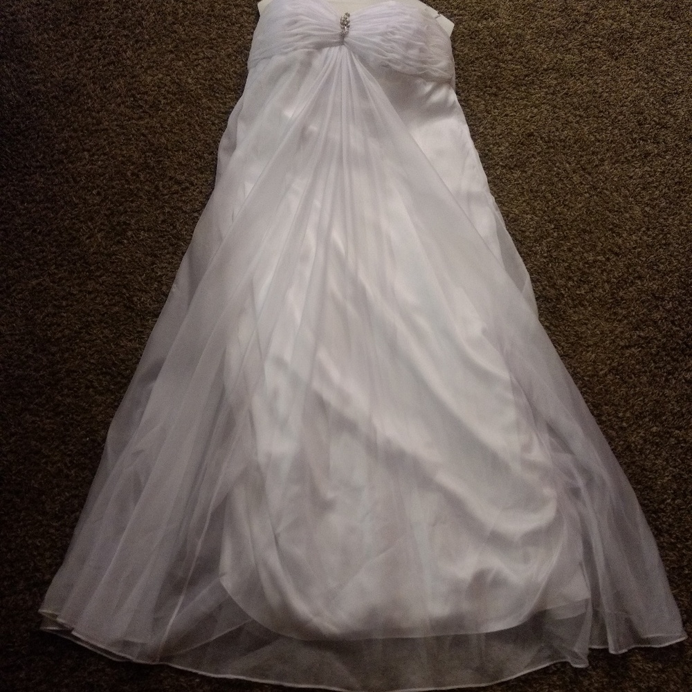 David's Bridal Galina Woman Wedding Dress